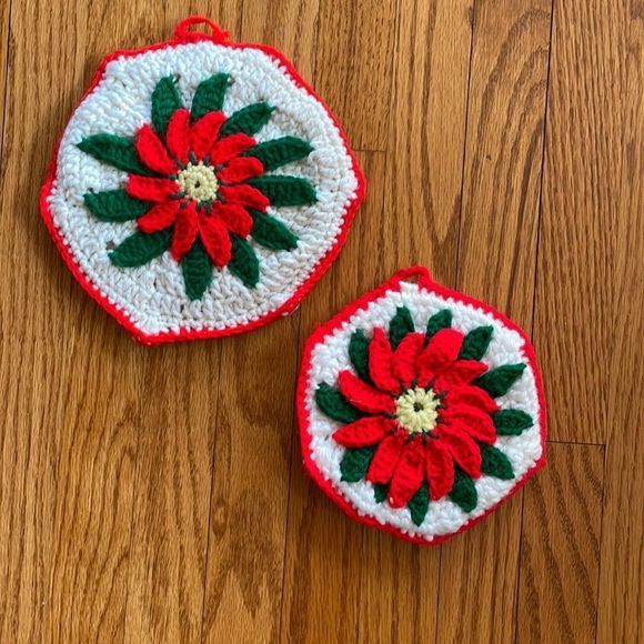 HANDMADE Christmas Trivets / holiday decor crochet VINTAGE (set of 2) - Picture 1 of 10